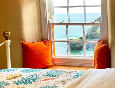 Just Opened. Romantic Clifftop Retreat