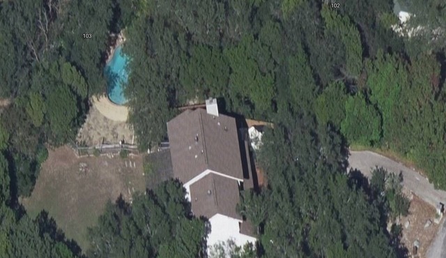 Just Outside of Austin.Quiet, Serene 3 bedroom+ with Pool & Pond