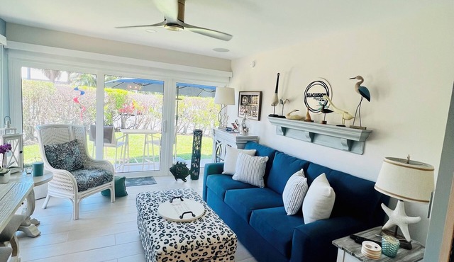 Just Remodeled Marco Island Cottage by The Sea. Beautiful in Old Marco!