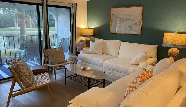 Just renovated + perfect for families - spacious 3 bed 3 bath Edgewater Villa.