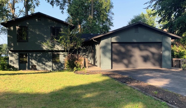 Just renovated lake home, near everything, feels like the middle of nowhere!