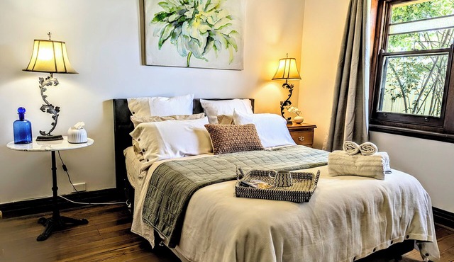 Just Right @ Glandore - Central to City, Sea & Hills