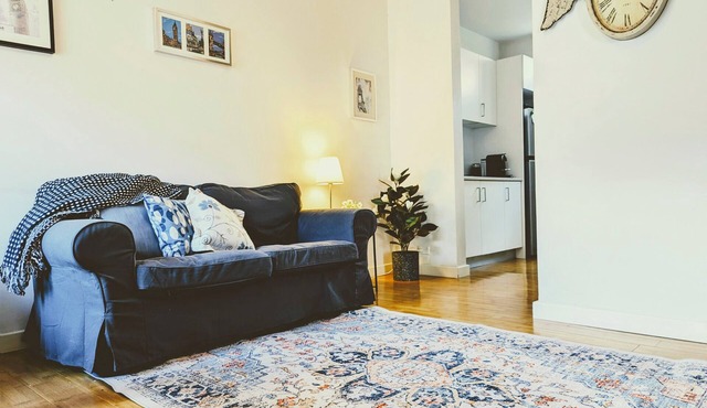 Just Right @ Hyde Park - Between Prestige & Boho