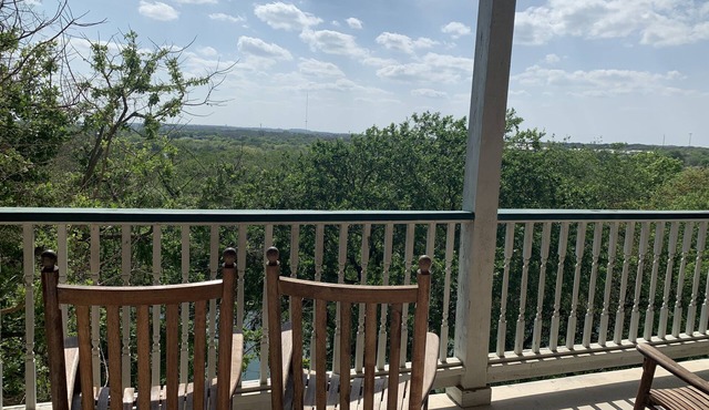 Just steps to everything Gruene!