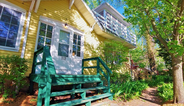 Just Steps to the Sands of Lake Michigan! Sleeps 18