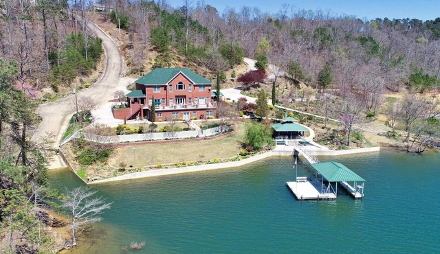 "JUST STEPS TO THE WATER" PRIVATE 2 BR 2 BATH APARTMENT ON 5 POINTS COVE