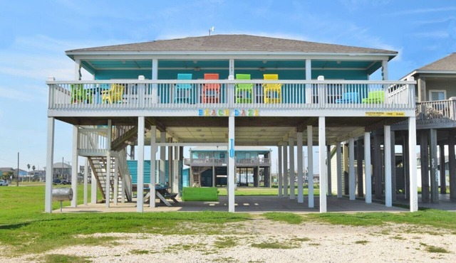 Just steps to the Sand & Surf! Sleeps 12, with 2 Master Suites! Perfect Rental!
