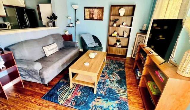 Just What You Need: Across from Vet School - Full Kitchen, Queen Bed, Pools