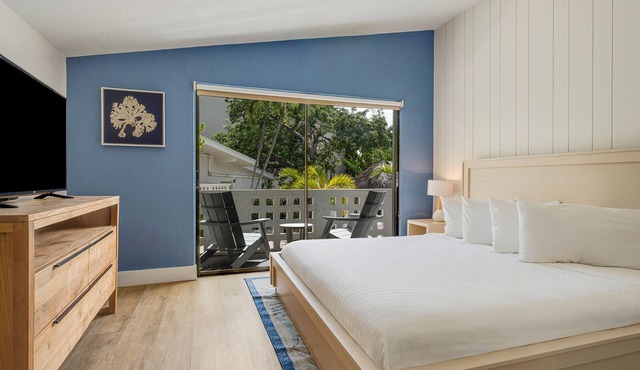 Just What You Were Looking For! Free Breakfast, Onsite Pool, Free Parking