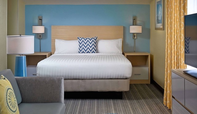 Just What You Were Looking For! Free Parking, Onsite Pool, Pets Allowed!
