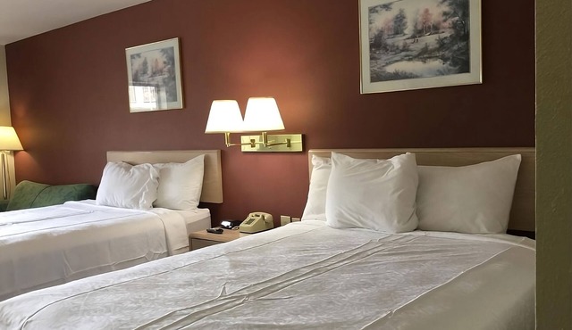 Just What You Were Looking For! Free Breakfast & Parking, Outdoor Pool