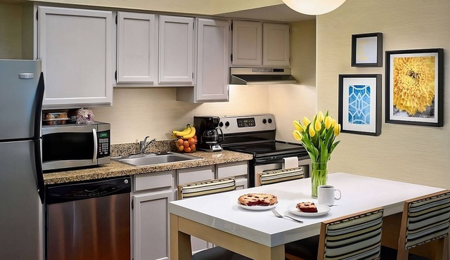 Just What You Were Looking For! 2 Pet-Friendly Units, Pool, Free Breakfast