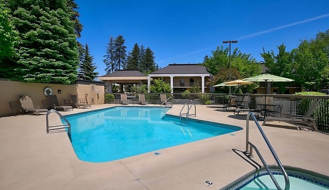 Just What You Were Looking For! Close to Cascade Village Shopping Center!