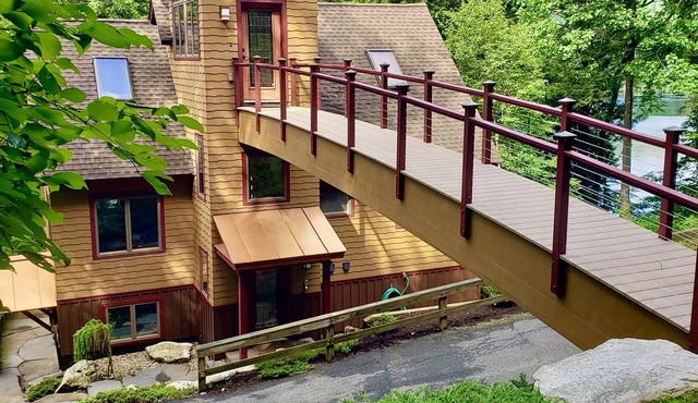 Just You, the frozen lake, and 2 nearby ski areas! Perfect cozy winter getaway