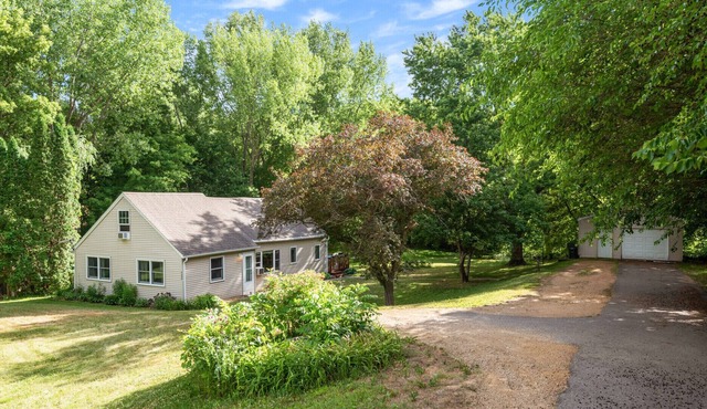 Just15 minutes from Mall of America, MSP Airport, & Downtown Saint Paul