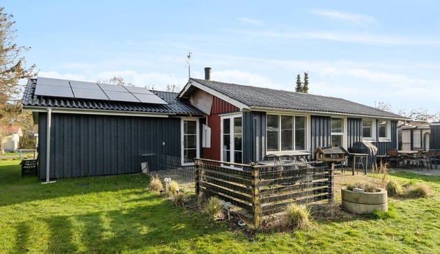 "Juste" - 1.7km from the sea by Interhome