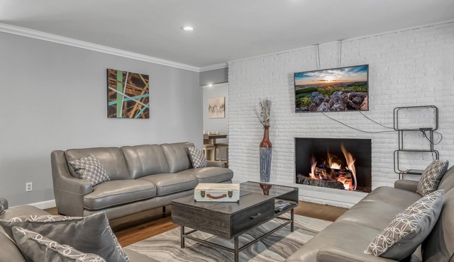 JustLikeHome OKC-50th Street Luxury Stay for up to 14
