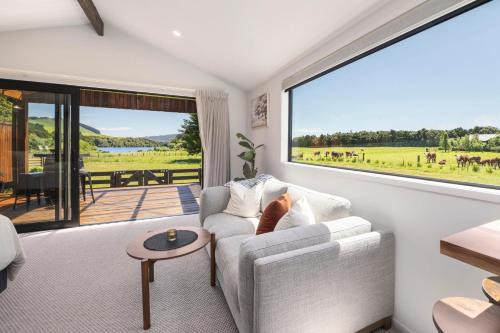 Kōtare Lakeside Retreat