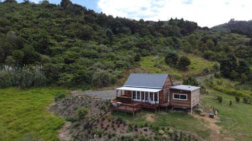 Kōtare Cabin, Thames Coast