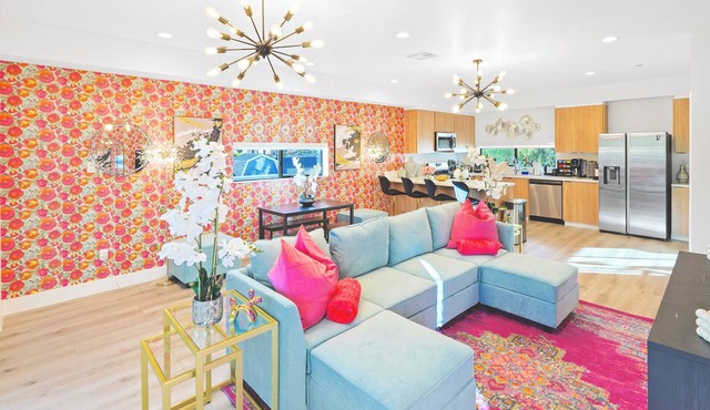 K. Bright & Colorful 3BR Getaway Near Universal & Hollywood Sleeps 13