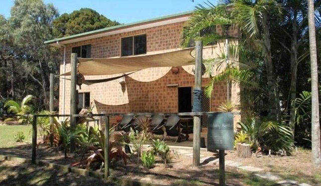 K'GARI (FRASER ISLAND) My Island Home. Sleeps 14. Situated in Eurong