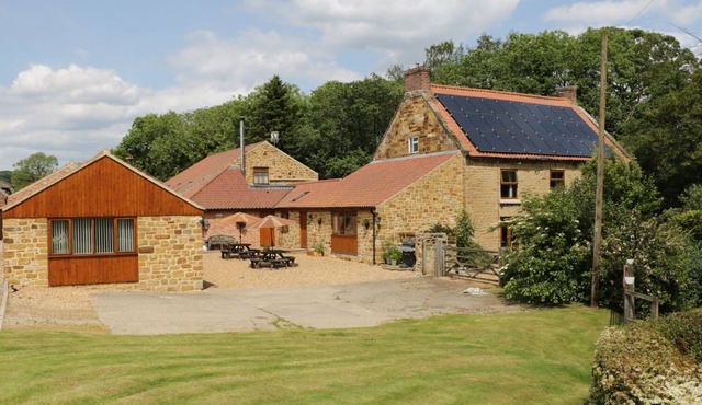 KITCHEN COTTAGE, romantic, with a garden in Thirsk