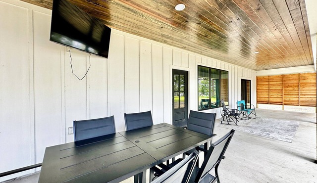 K&K Getaway! Brand New on the Bend! Tournament Fisherman's Dream!