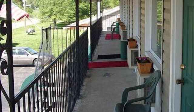K-River Motel & Campground