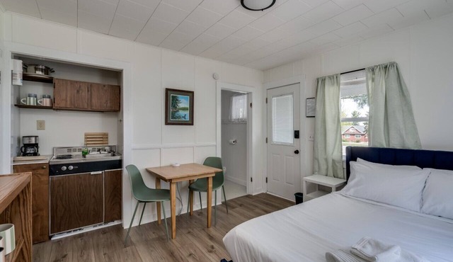 K's Motel with Stunning St. Lawrence River Views - Room 1