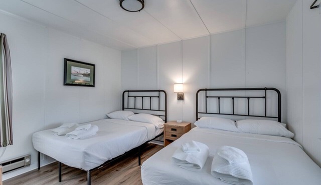 K's Motel with Stunning St. Lawrence River Views - Room 3