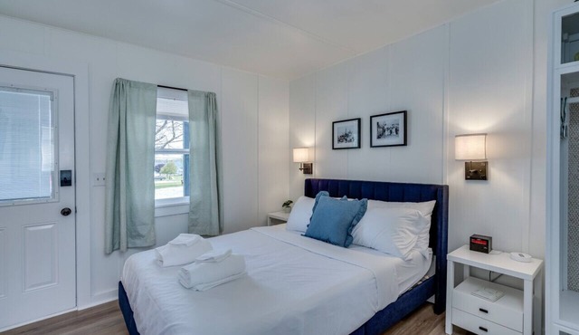 K's Motel with Stunning St. Lawrence River Views - Room 5