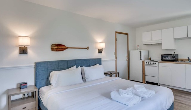 K's Motel with Stunning St. Lawrence River Views - Room 9