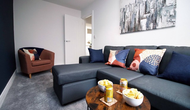 K Suites - Beautiful 2 bed House w/free parking