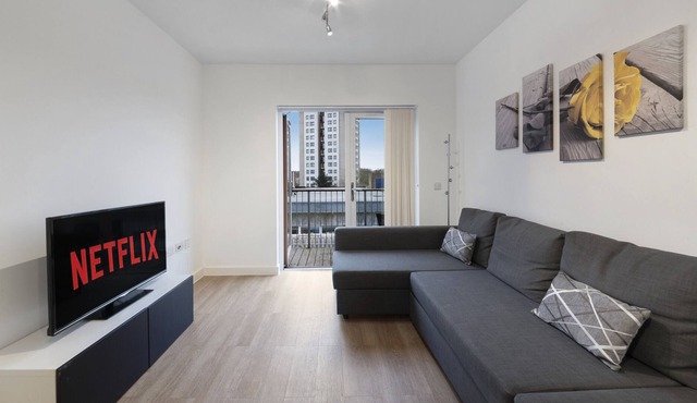 K Suites - Central 2 bed Apt w/ free parking