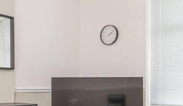 K Suites - Cozy 2 Bedroom with WiFi and Parking