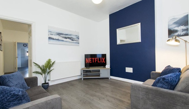 K Suites - Cozy 2 bed House w/free parking