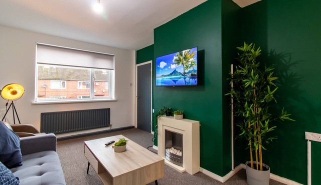 K Suites - Lovely 3 bed House w/free parking