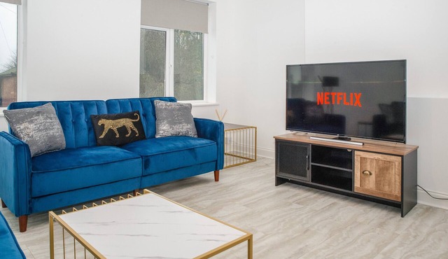 K Suites - Modern 2 bedroom Apartment for 6 pax w/free parking