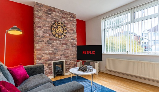 K Suites - Modern Central 2 bed House w/free parking