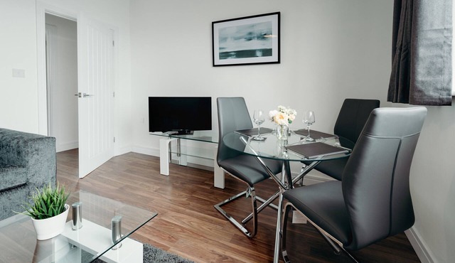 K Suites - Quaint 2 Bedroom with Parking