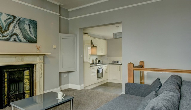 K Suites - Spacious 2 bed Apt w/ free parking