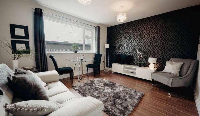 K Suites - Stunning 2 bed Flat w/free parking