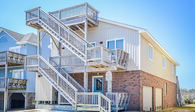 K0185 Fun 'N Sun. Private Pool, Direct Beach Access, Pets OK, Linens Provided