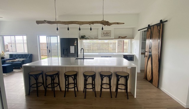 Kaarakin Beach House- Option 2 - Relax, swim, surf, fish or 4WD