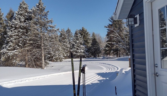 Kaartunen Kottage ABR XC Ski/Snowshoe In/Out directly from your porch!
