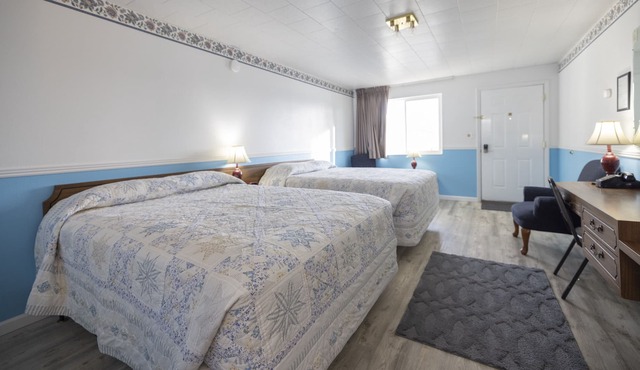 KABINO: Fossil Butte Motel #01 2QueenBeds A/C Mini Fridge Microwave Cable Wifi