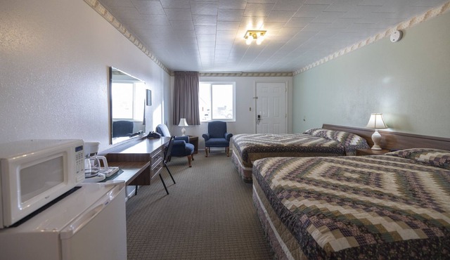 KABINO: Fossil Butte Motel #02 2QueenBeds A/C Mini Fridge Microwave Cable Wifi