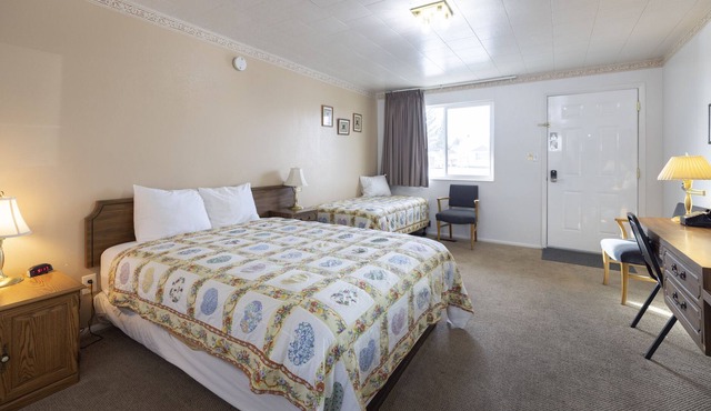 KABINO: Fossil Butte Motel #10 2QueenBeds A/C Mini Fridge Microwave Cable Wifi