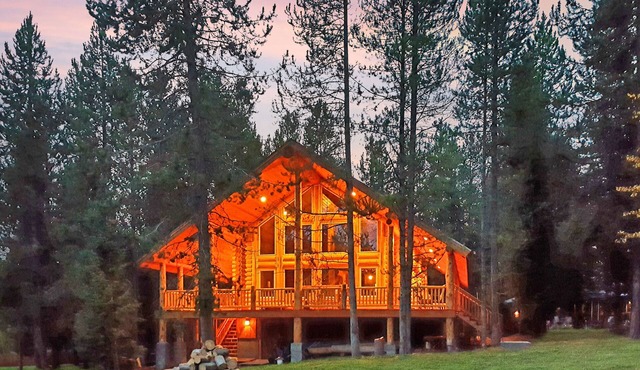 KABINO: Trailer Parking, HotTub, Trails, Yellowstone