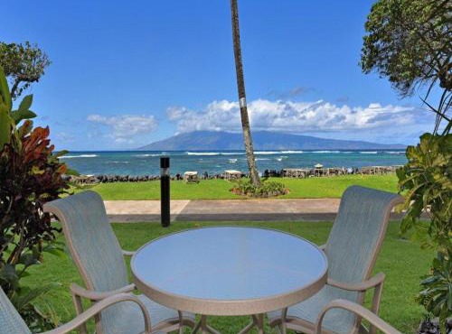 Kahana Reef 111 · KR 111 Renovated OceanFront Condo Romantic Get